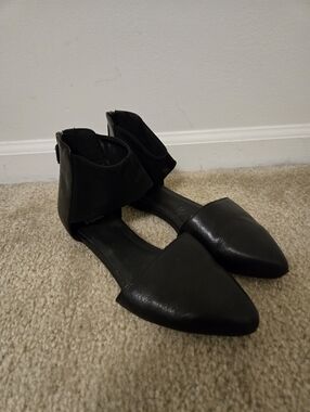 Eileen Fisher Allot Tumbled Leather Flats In Black Size 8